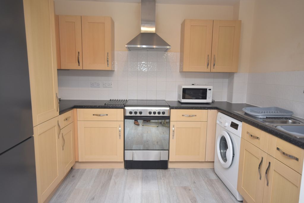 Property photo 2 of 11 Kitchen