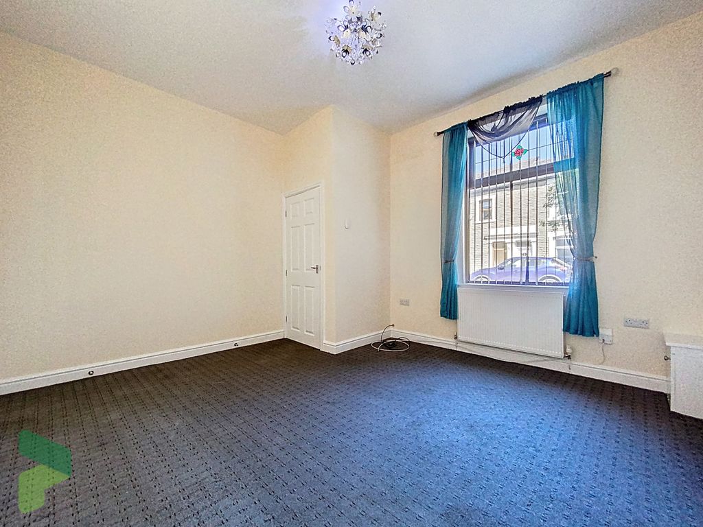 Property photo 2 of 26 Sitting Room