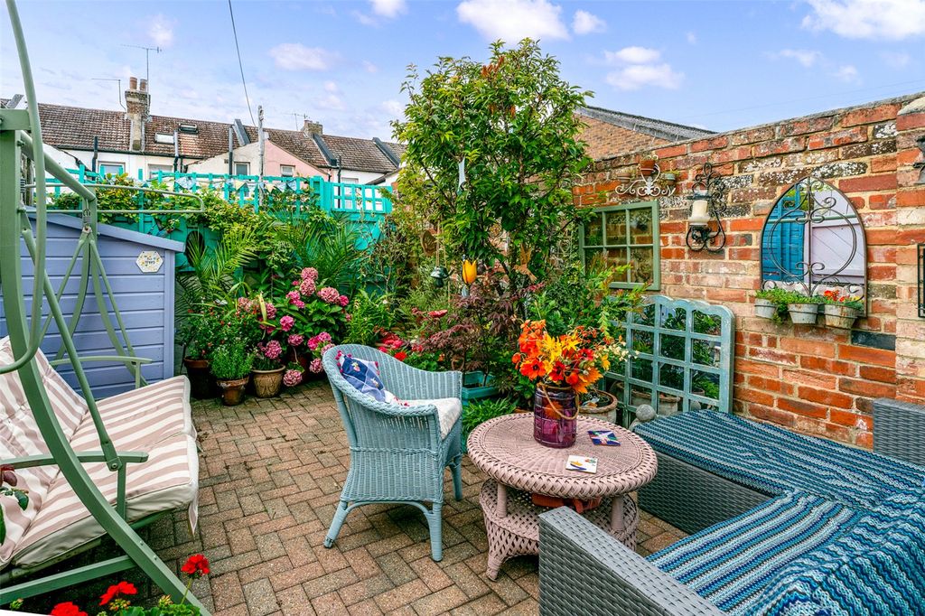 Property photo 2 of 18 Picture No. 28