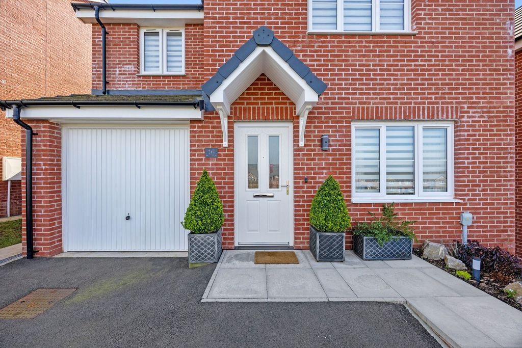 Property photo 3 of 39 Front Entrance