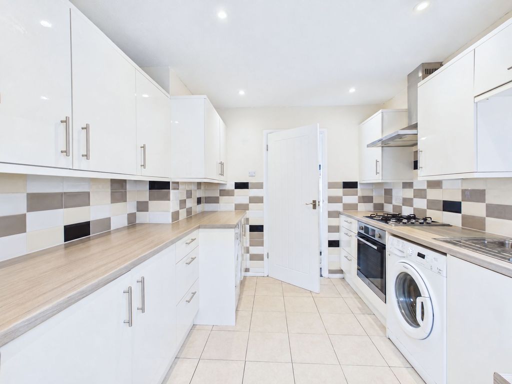 Property photo 2 of 16 Kitchen