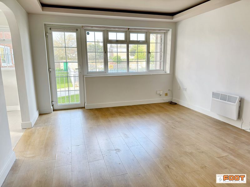 Property photo 3 of 12 Photo 4