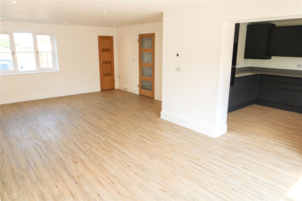 Property photo 2 of 25 Picture No. 19