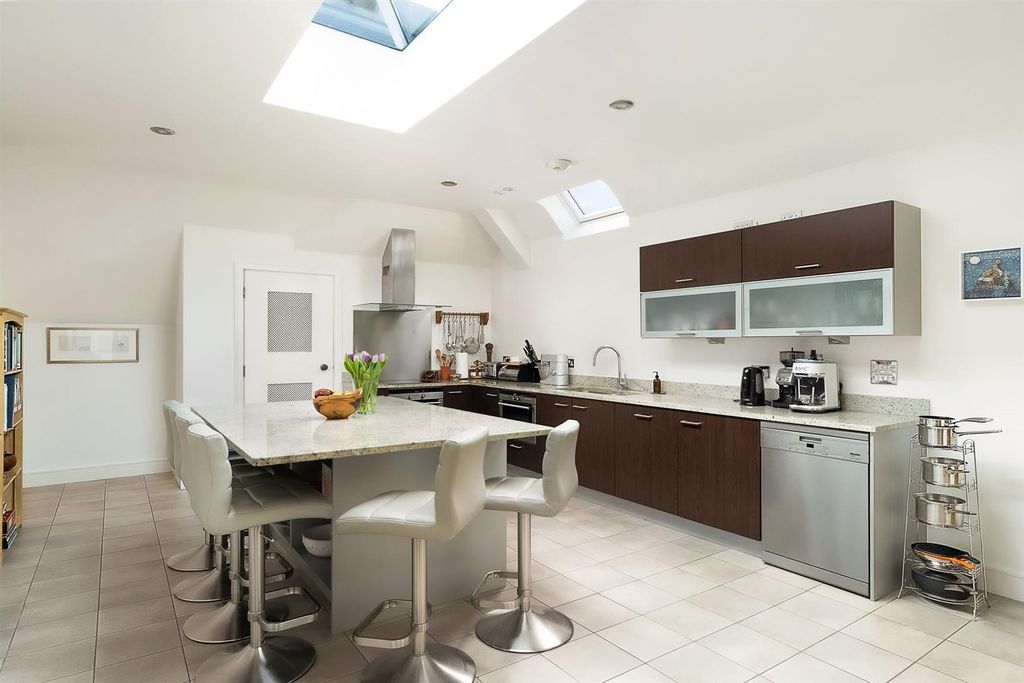 Property photo 3 of 22 Kitchen Breakfast Room