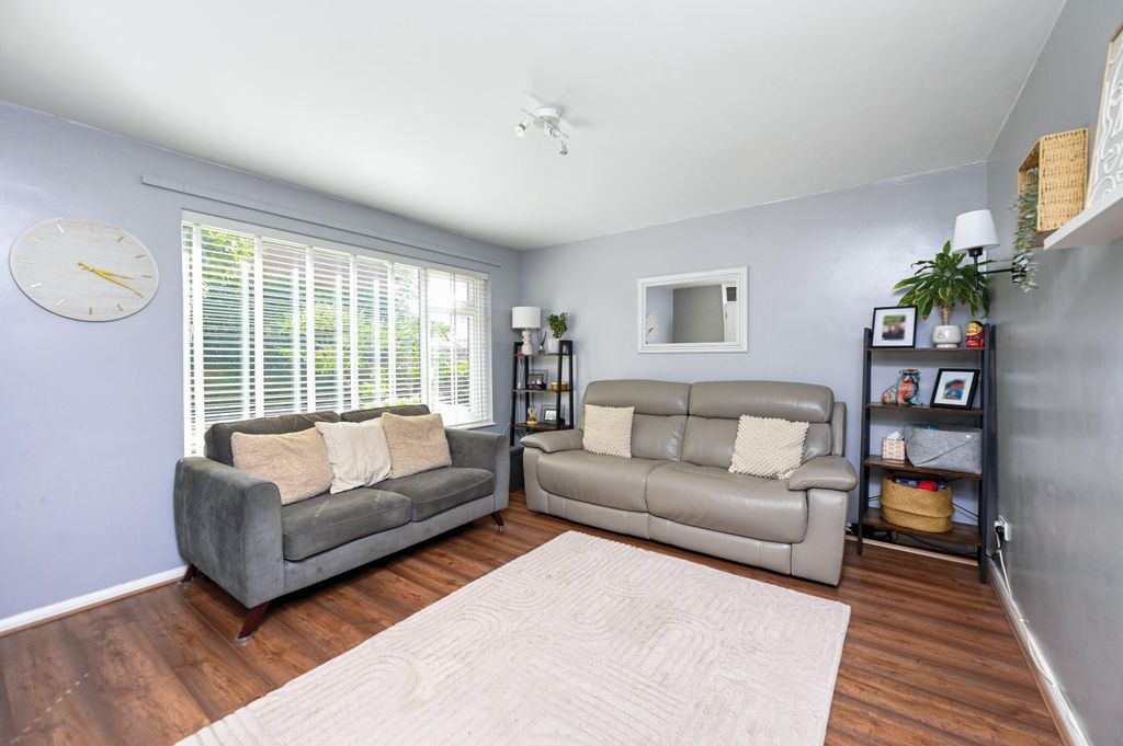 Property photo 2 of 9 72 Oxford Rd (7)