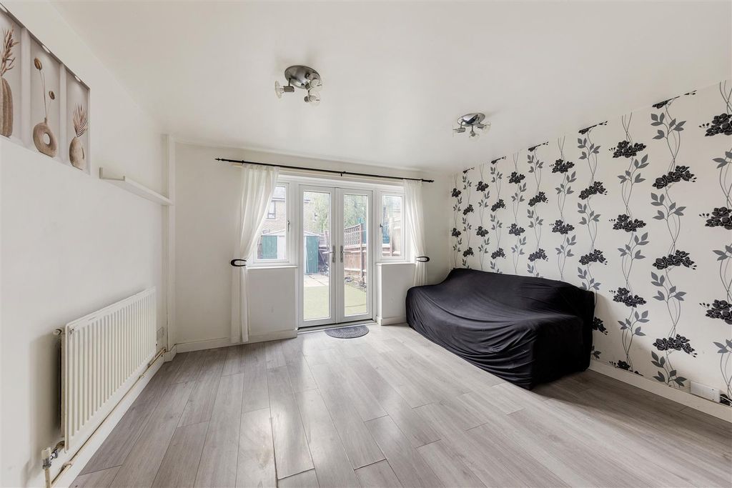 Property photo 3 of 18 Corn Way E11