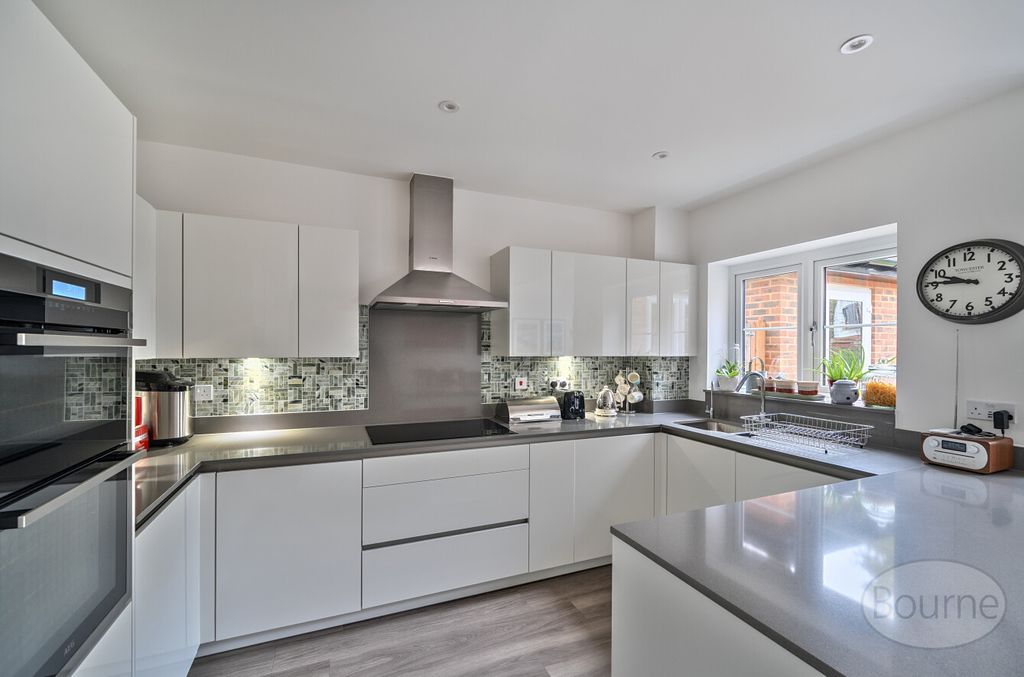 Property photo 2 of 21 42B0Ed9E-90c1-4A4...