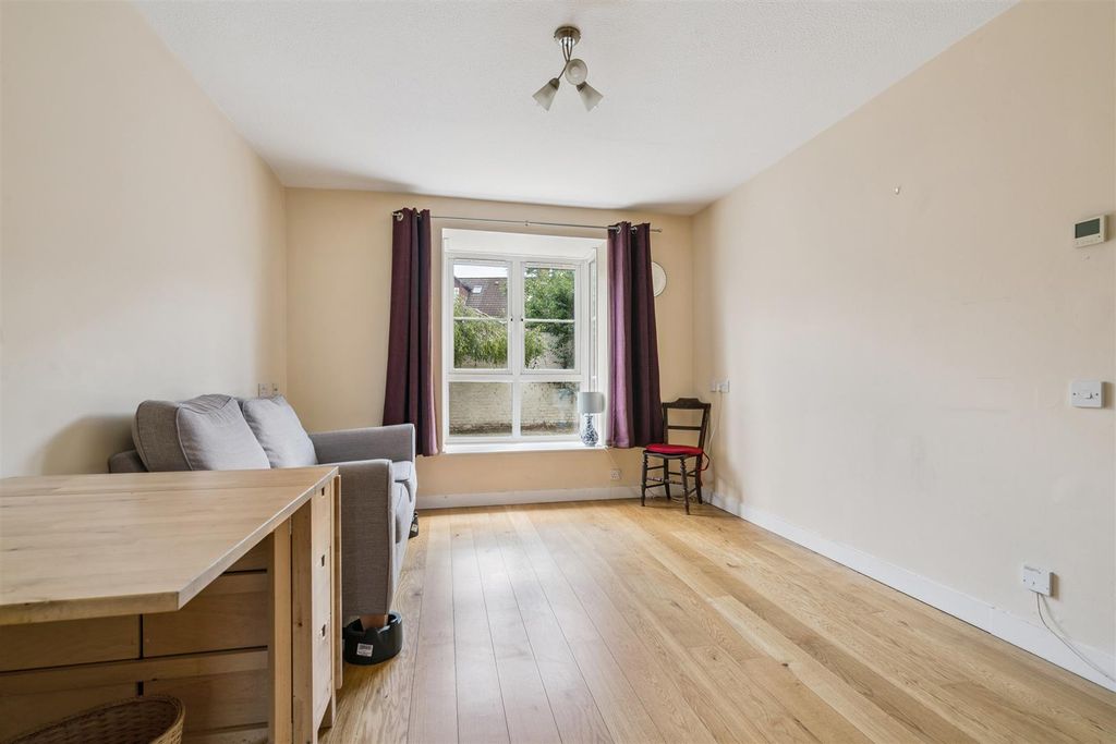 Property photo 3 of 9 Old School Close, Sw19 3Hy Reception 1
