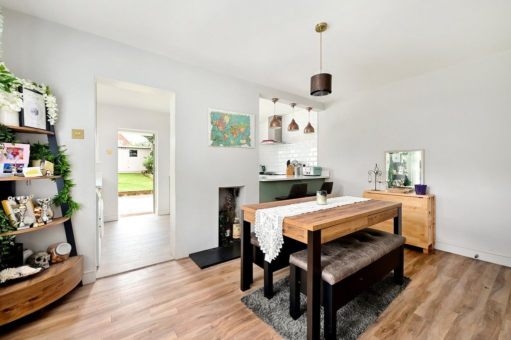 Property photo 3 of 12 Picture 3