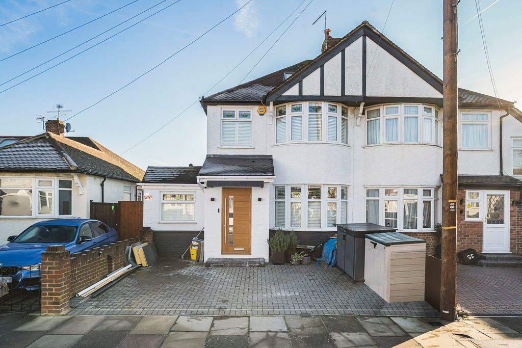 Property photo 1 of 17 Exterior