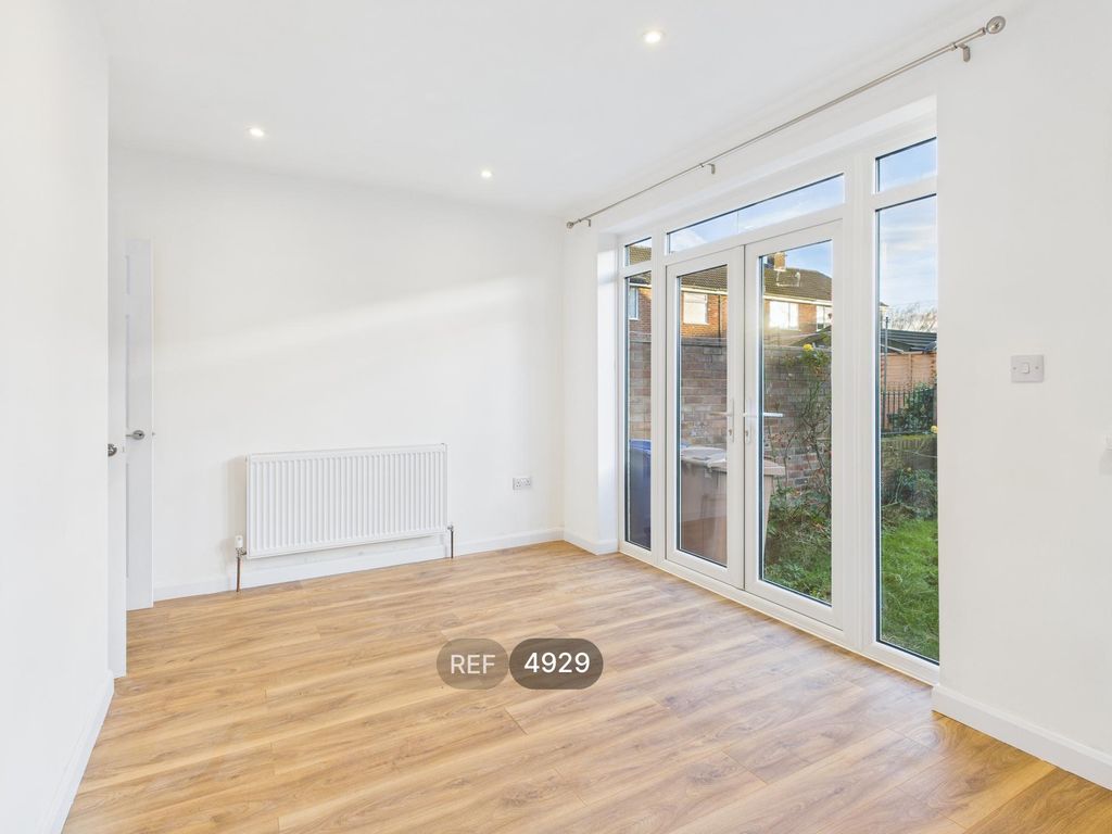 Property photo 3 of 25 Kitchen