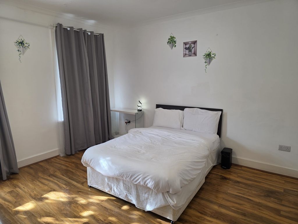 Property photo 1 of 2