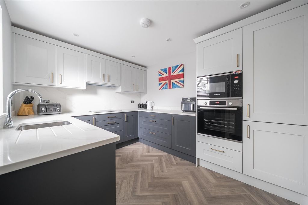 Property photo 2 of 21 Kitchen