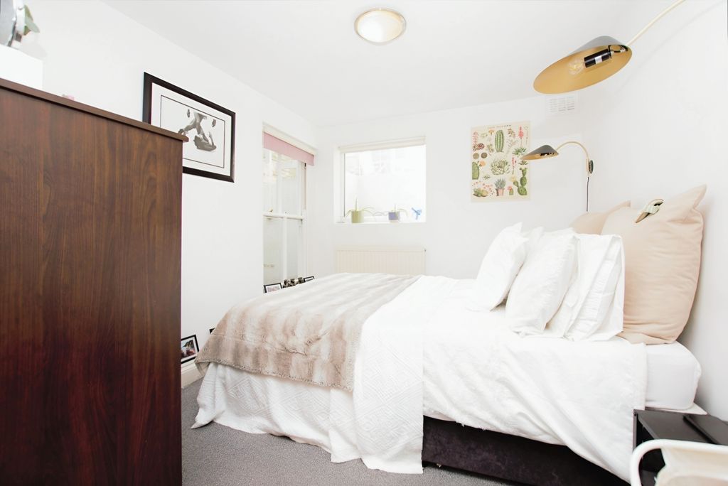 Property photo 3 of 9 Bedroom