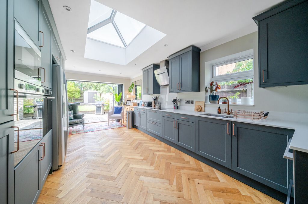 Property photo 2 of 23 1335748-17-6895c4...