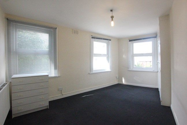 Property photo 3 of 8 27B Crouch Hill Bedr
