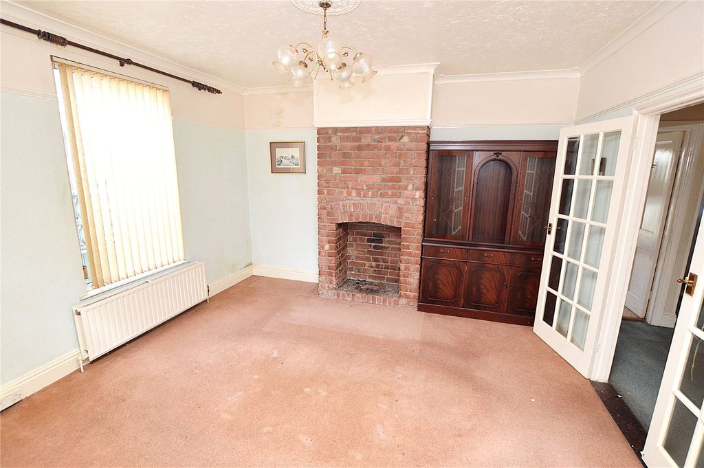 Property photo 3 of 11 Dining Room