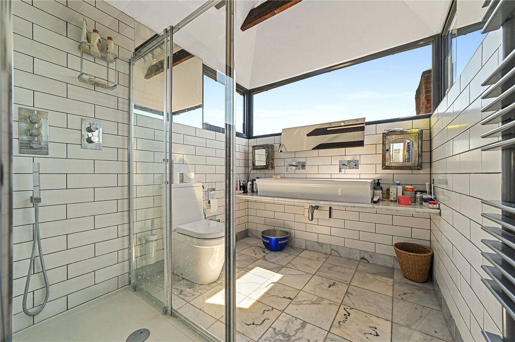 Property photo 3 of 24 Ensuite