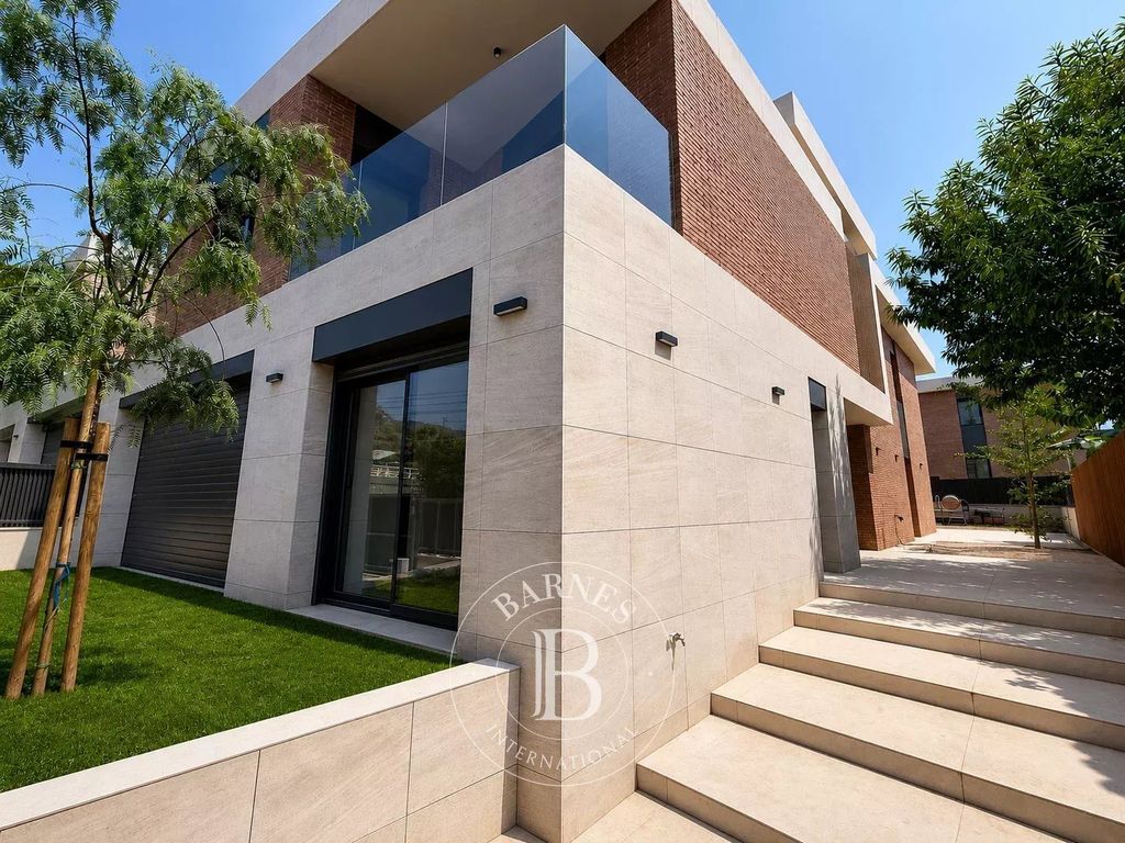Property photo 2 of 51
