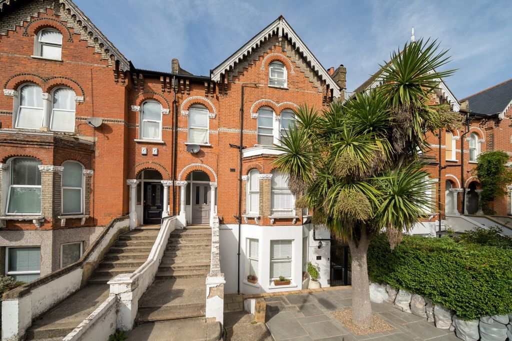 Property photo 1 of 12 1526066-1-6Aba548...