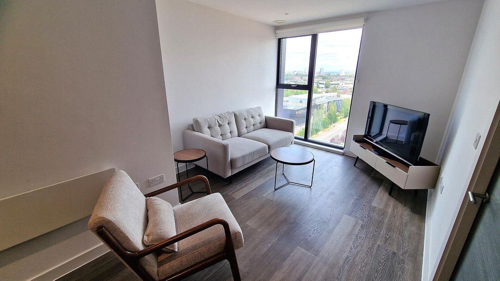 Property photo 2 of 46 Living Room