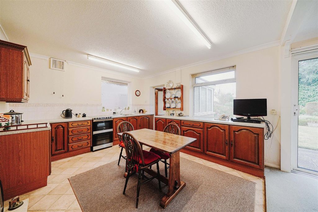 Property photo 3 of 20 Dining Kitchen