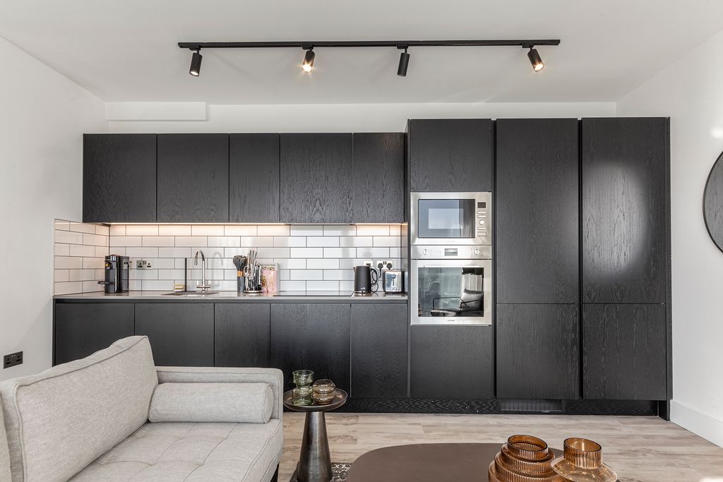 Property photo 2 of 23