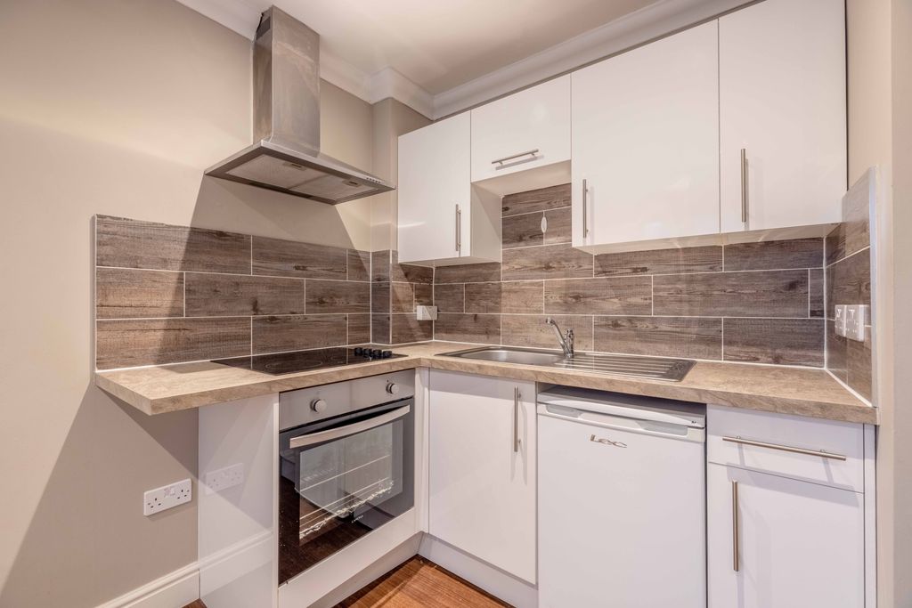 Property photo 2 of 12 A4Hrl (4 Of 13)