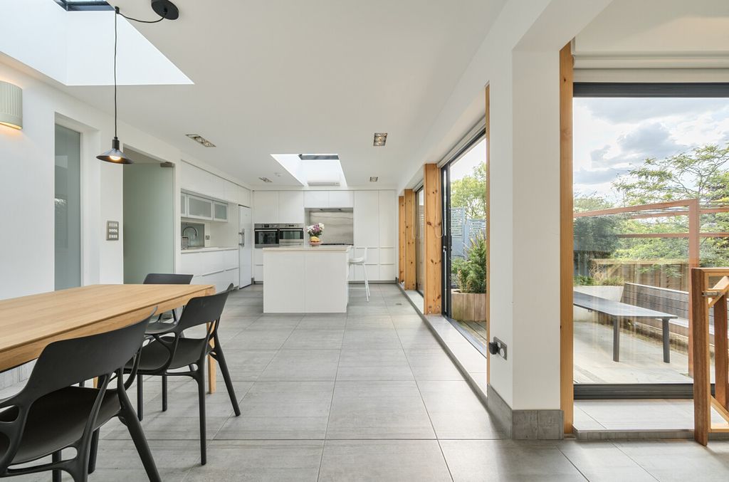 Property photo 3 of 23 1347607-7-68Baeb9...