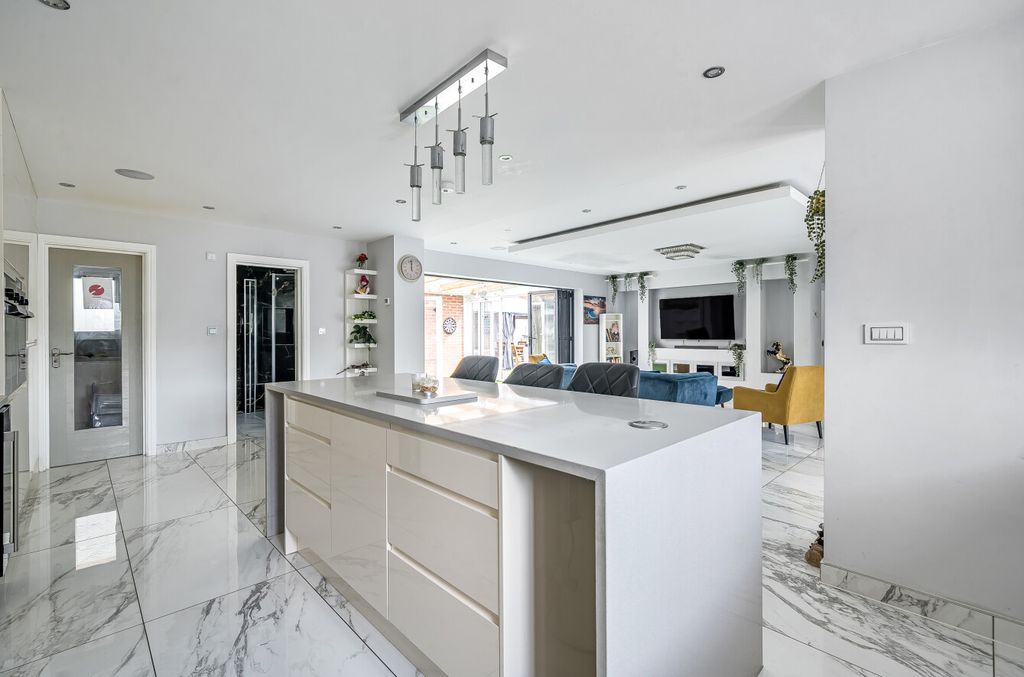Property photo 3 of 24 1343170-14-68A896...