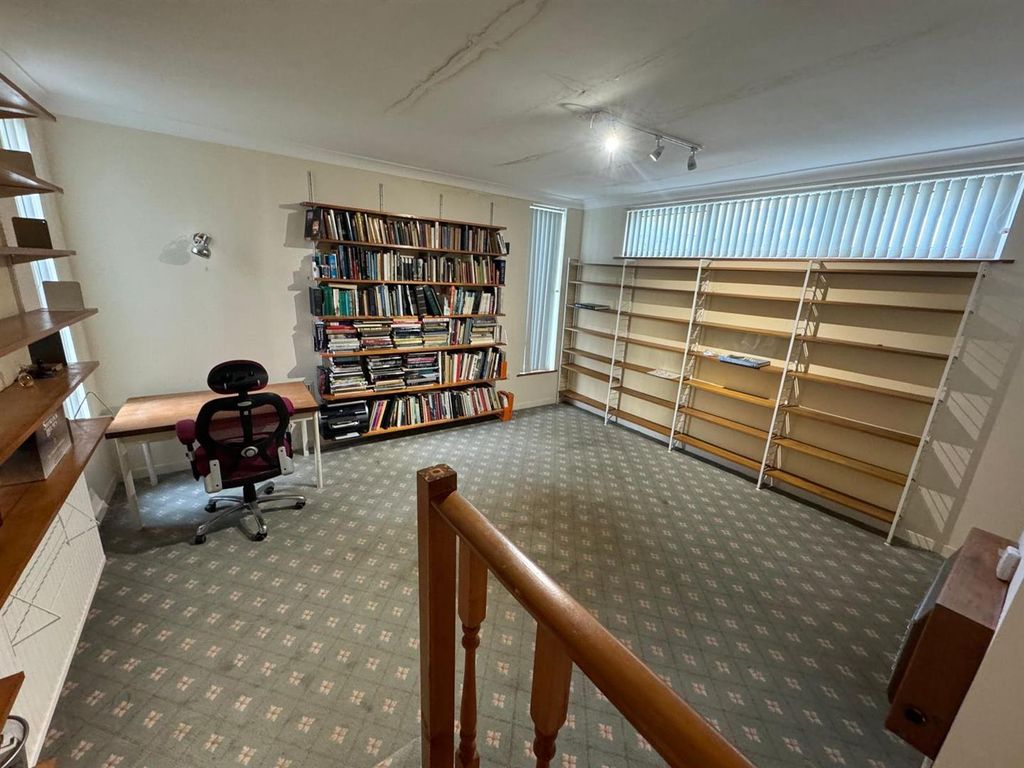 Property photo 2 of 14 Sitting Room