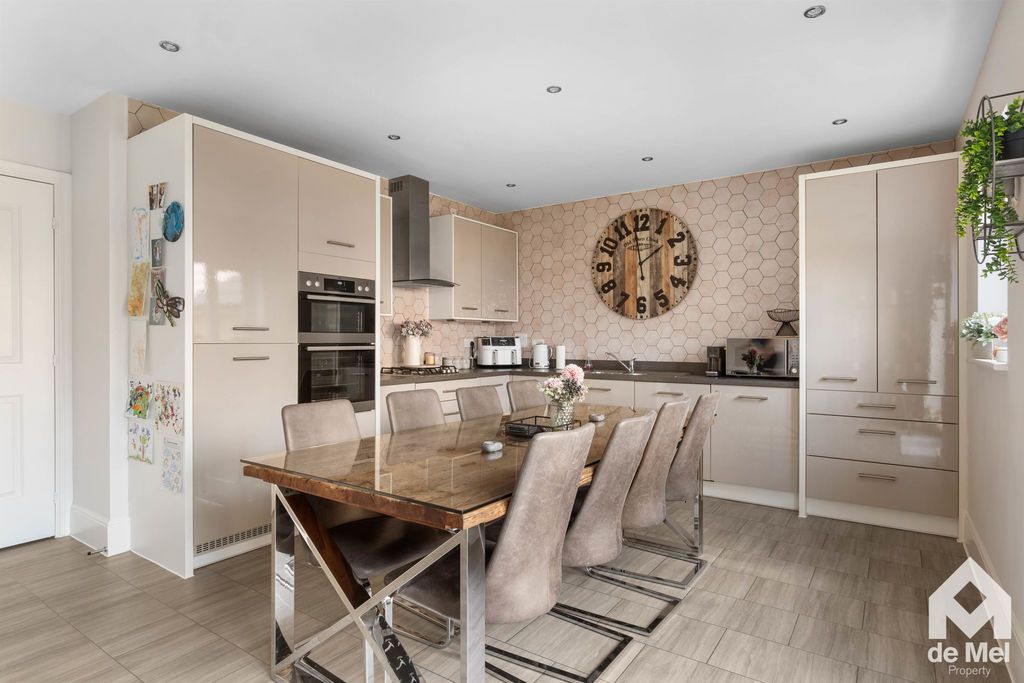 Property photo 3 of 18 Photo 14