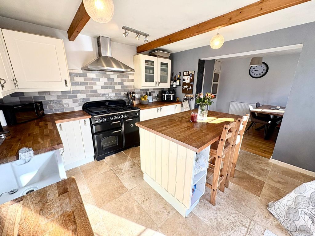Property photo 2 of 25 Kitchen