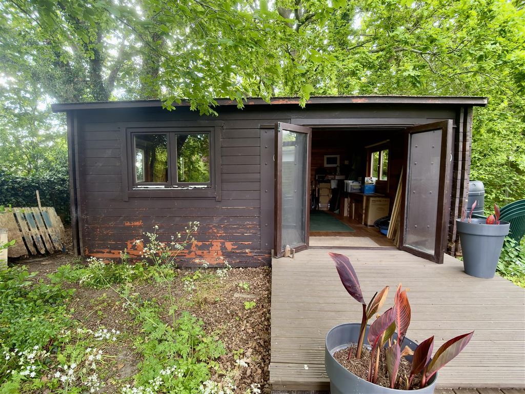 Additional image 28 of 4 bed detached house for saleHorsham Road, Crawley RH11