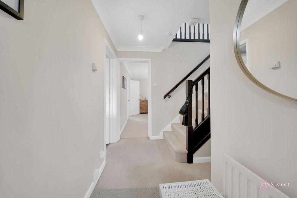 Property photo 2 of 26