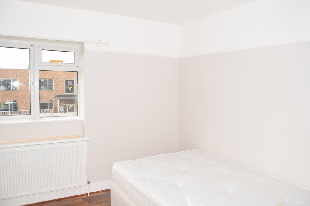 Property photo 3 of 10 Bedroom