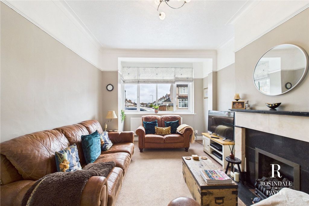 Property photo 2 of 31