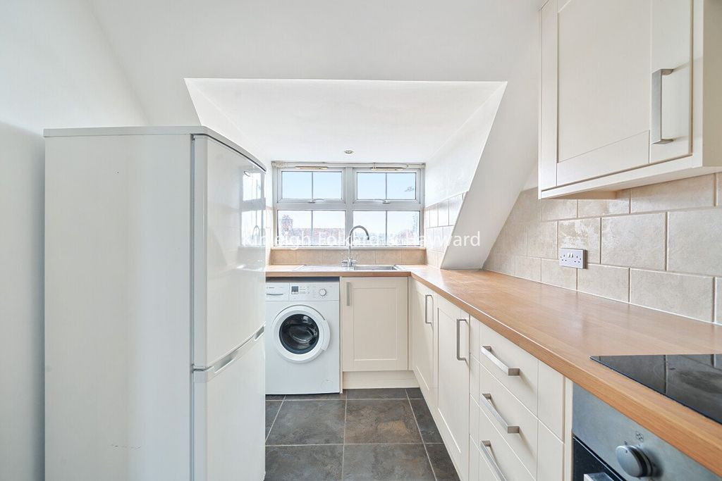 Property photo 3 of 9 Picture No. 12