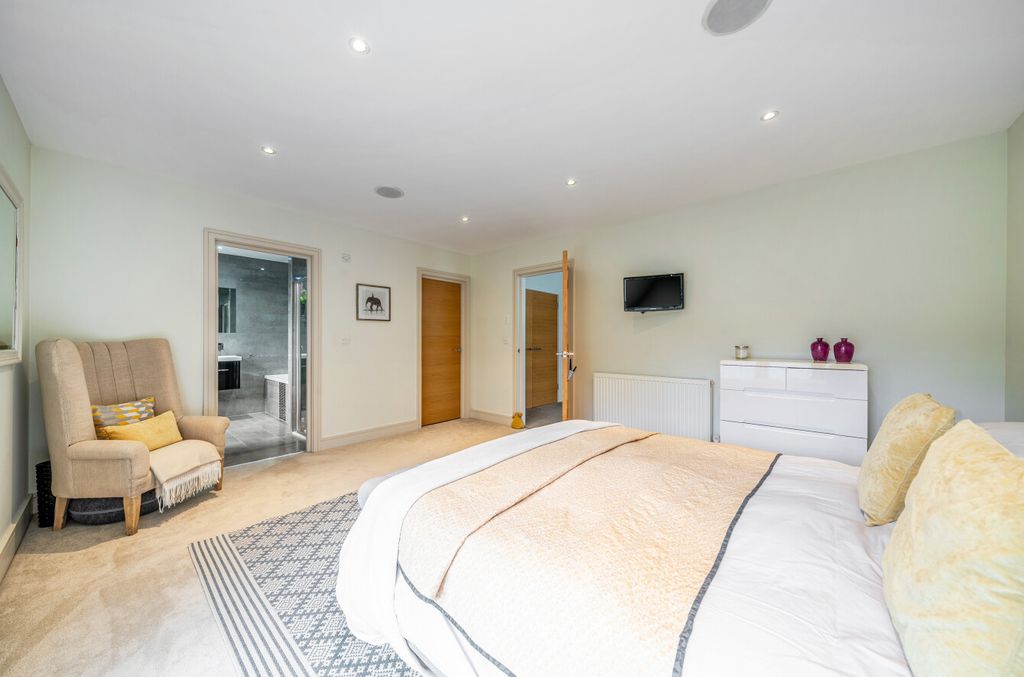 Property photo 3 of 37 1451513-2-69F0929...