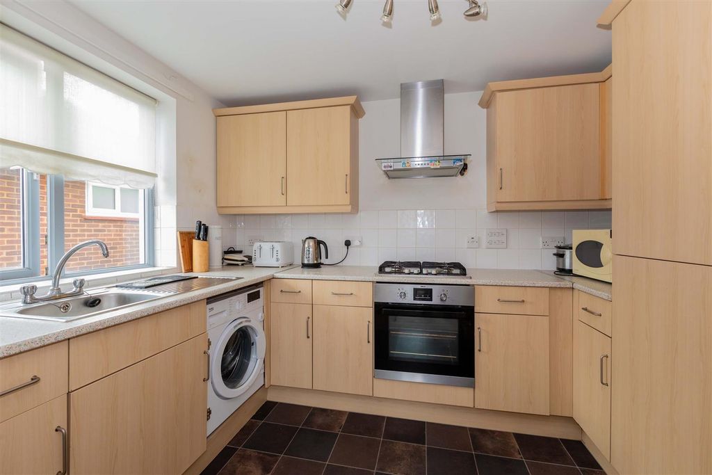 Property photo 3 of 14 28 Lincoln Way-14.Jpg