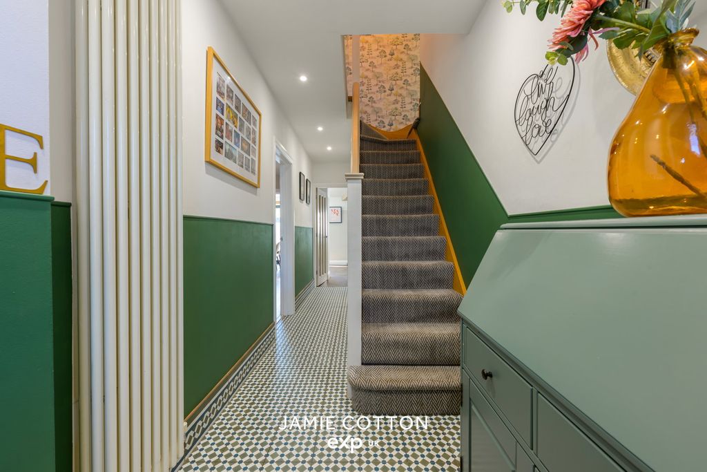 Property photo 2 of 31