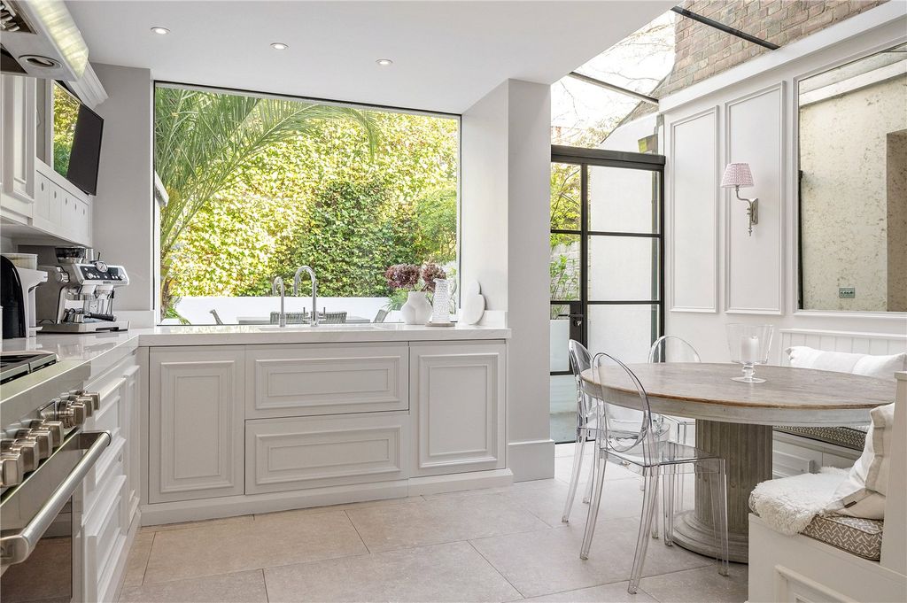 Property photo 3 of 16 Kitchen