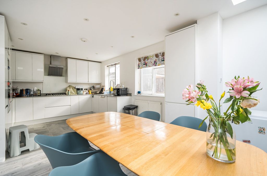 Property photo 2 of 21 1422607-20-69A6Fe...