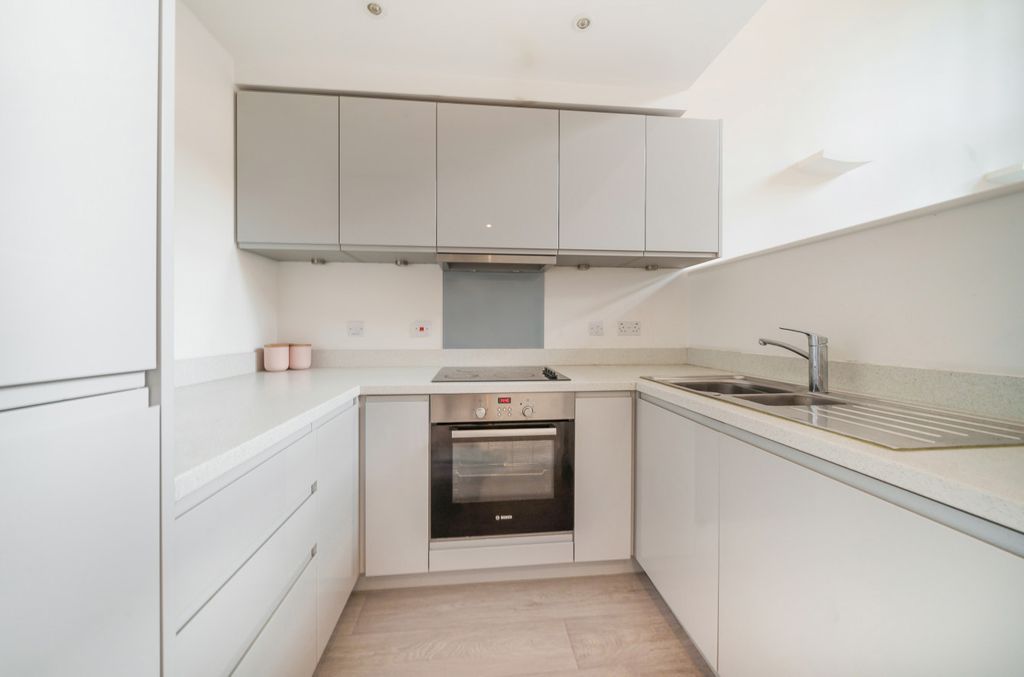 Property photo 3 of 10 Kitchen