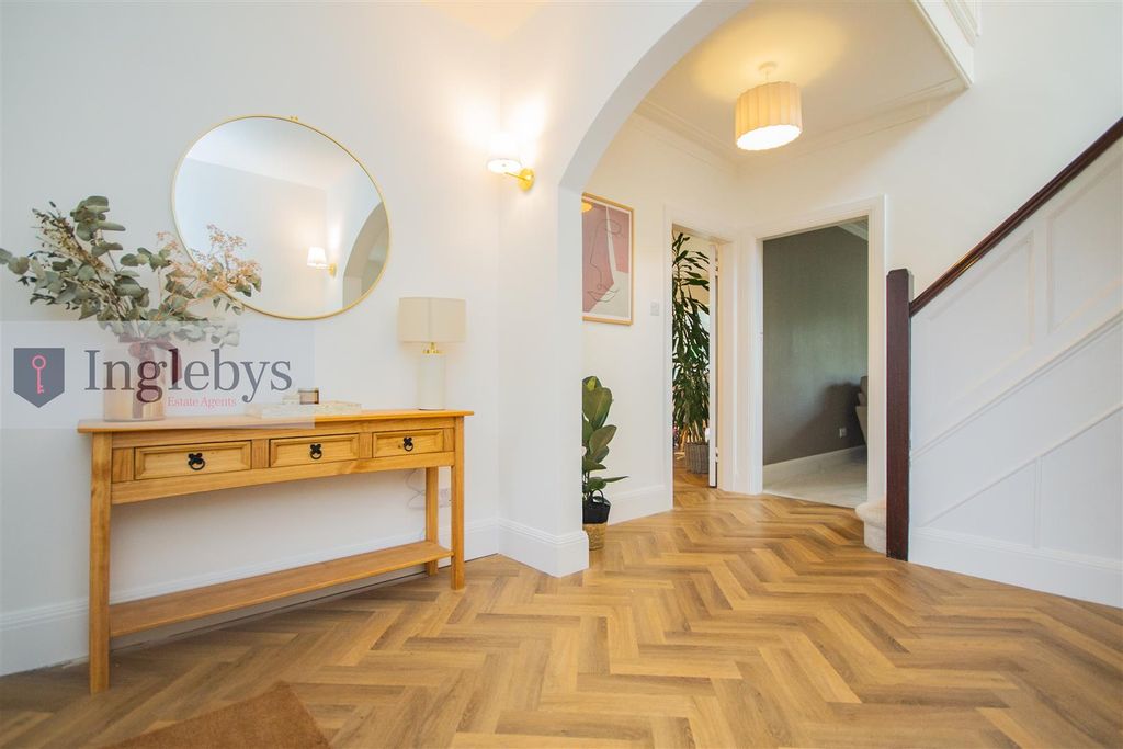 Property photo 2 of 46