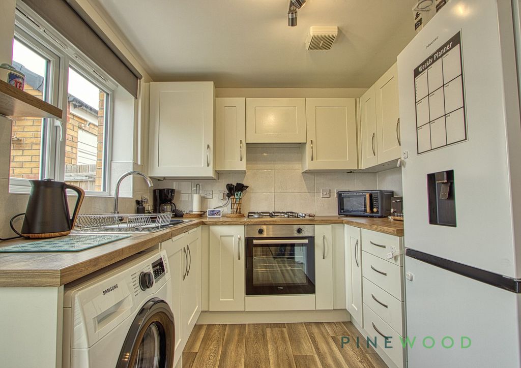 Property photo 3 of 20 Kitchen