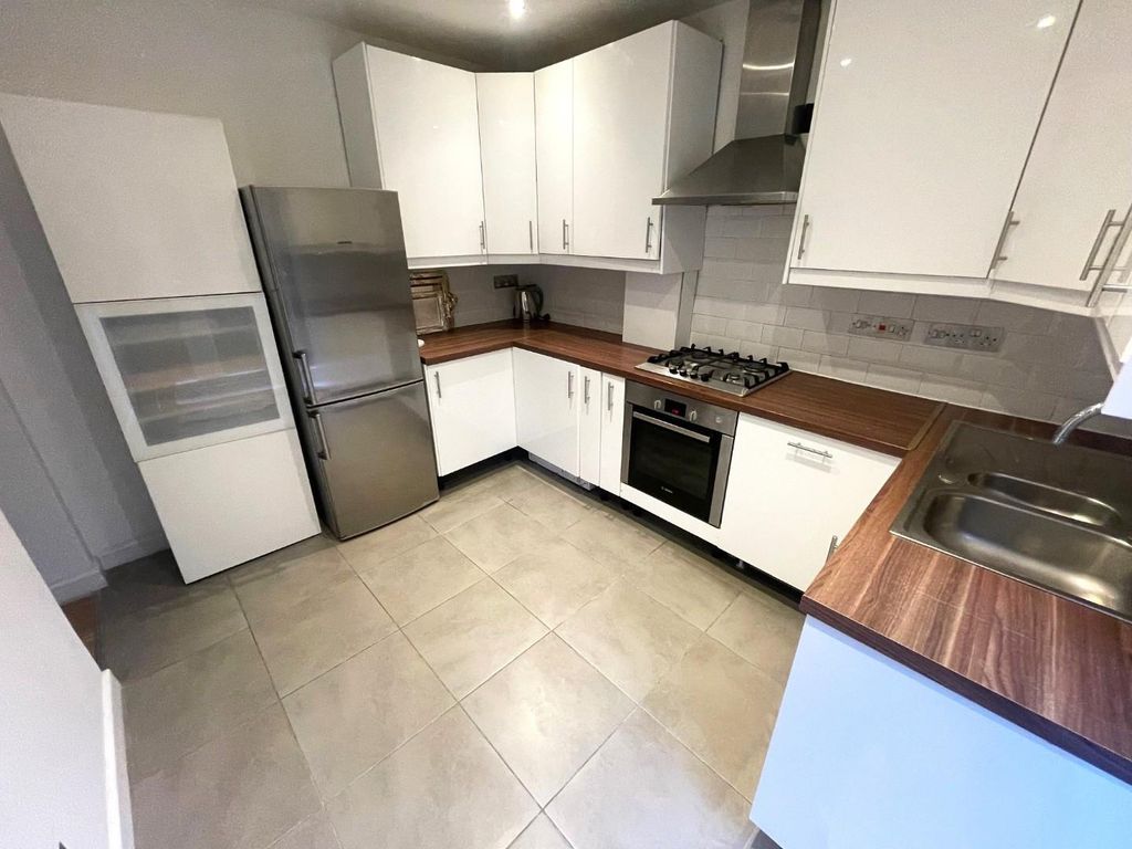 Property photo 2 of 10 Kitchen 1.Jpg