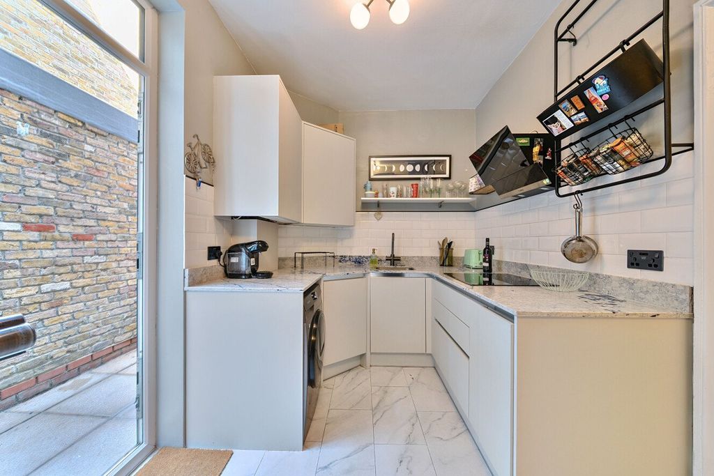 Property photo 3 of 18 Picture No. 02