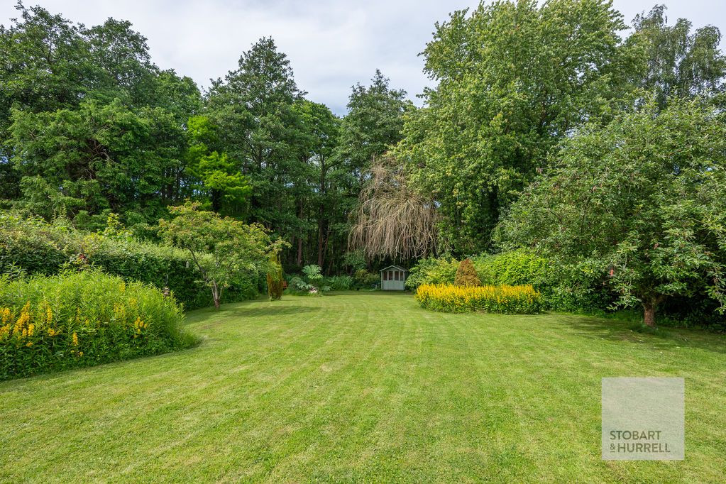 Property photo 2 of 30 Lawn Garden