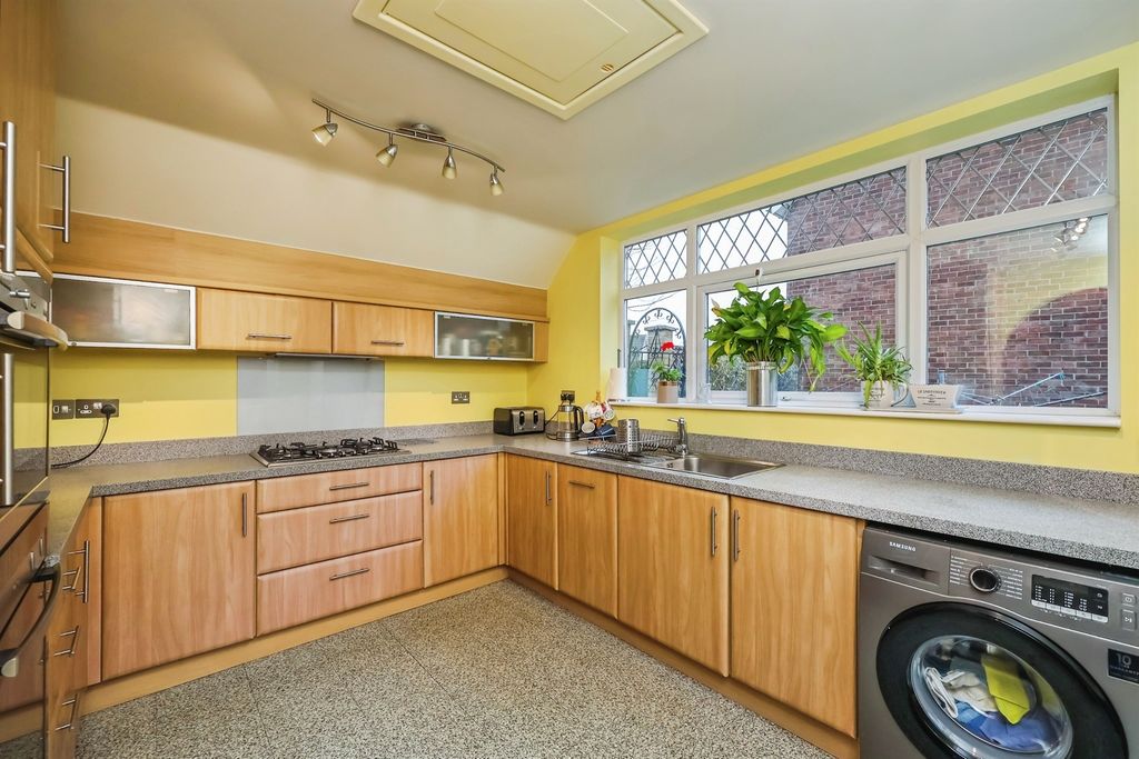 Property photo 2 of 19